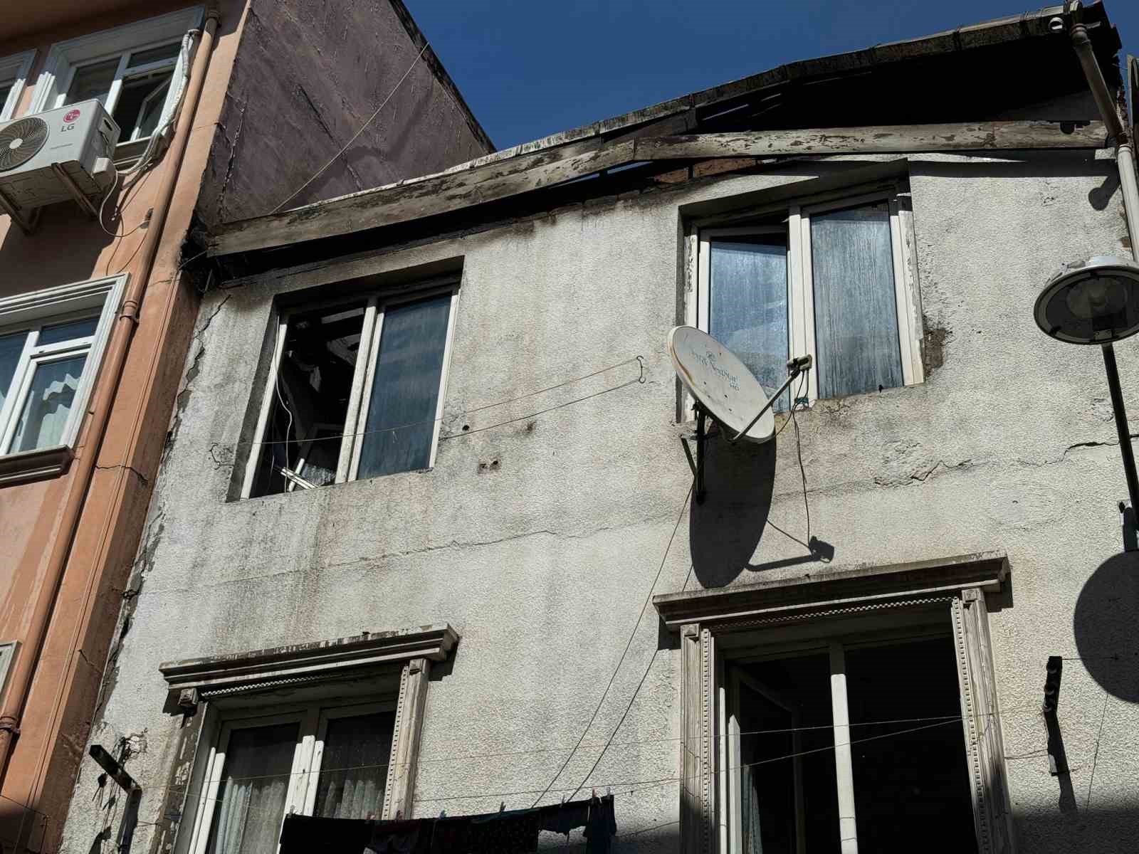 Beyoğlu’ndaki yangında can pazarı yaşandı, eşi ve çocuklarına ulaşamayan baba gözyaşlarına boğuldu
