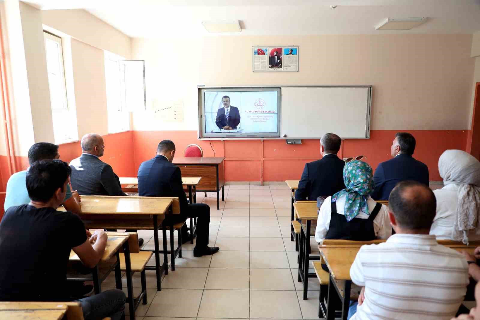 MEB Ölçme, Değerlendirme ve Sınav Hizmetleri Genel Müdürü Bülbül Ağrı’da incelemelerde bulundu
