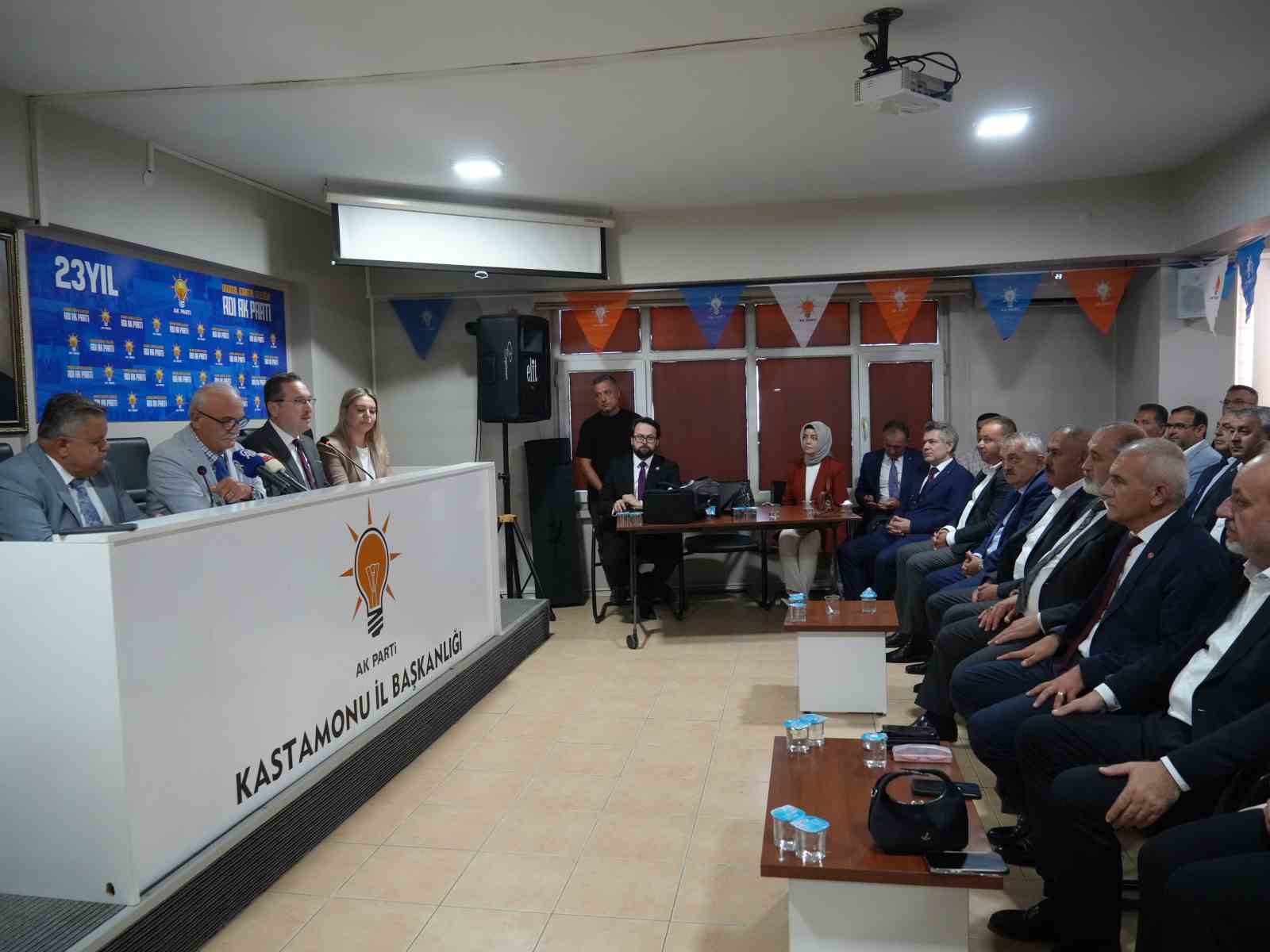 AK Parti Genel Başkan Yardımcısı Yılmaz’dan CHP’li belediyelere eleştiri:
