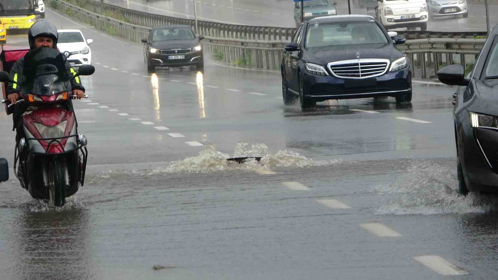 İstanbul’un Anadolu Yakasında yağmur etkisini gösteriyor
