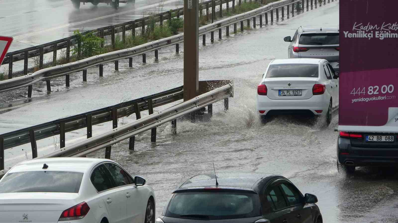 İstanbul’un Anadolu Yakasında yağmur etkisini gösteriyor
