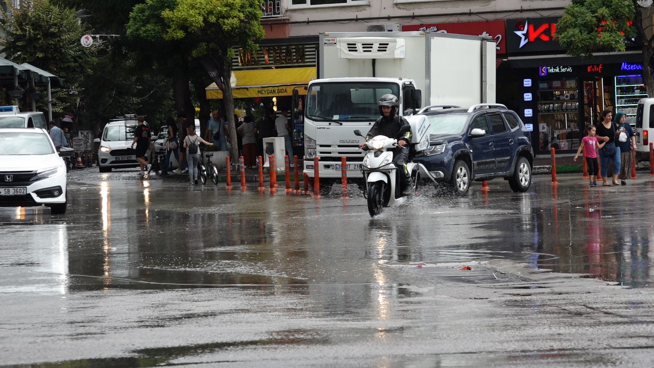 Kırklareli’nde sağanak yağış etkili oldu
