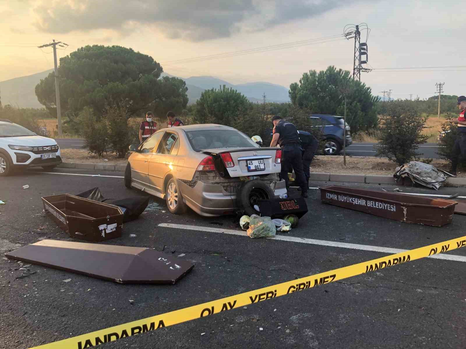 İzmir’de feci kaza: 2 ölü, 3 ağır yaralı
