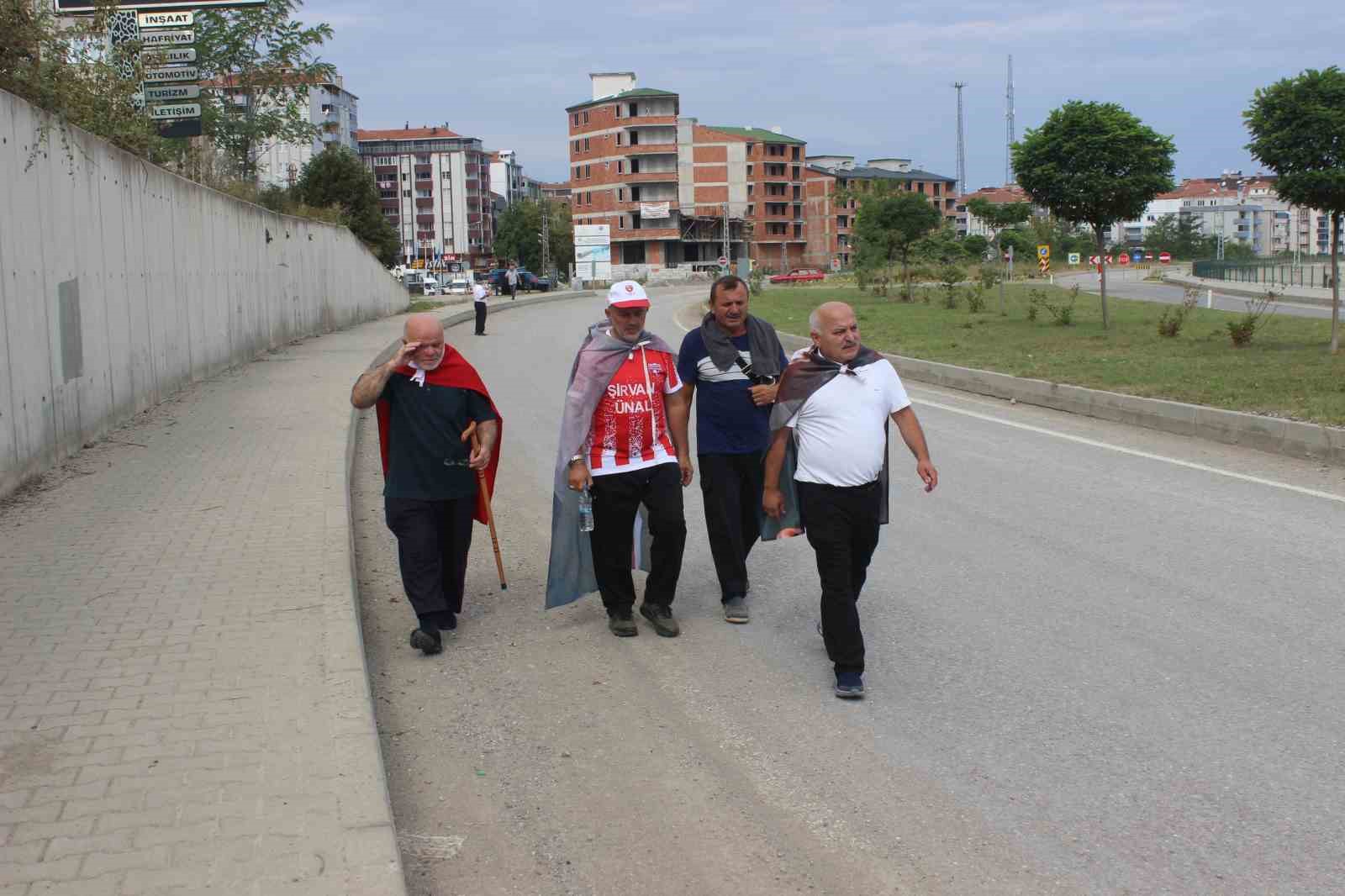 ’Yol’ için Sinop Valiliği’ne yürüyorlar
