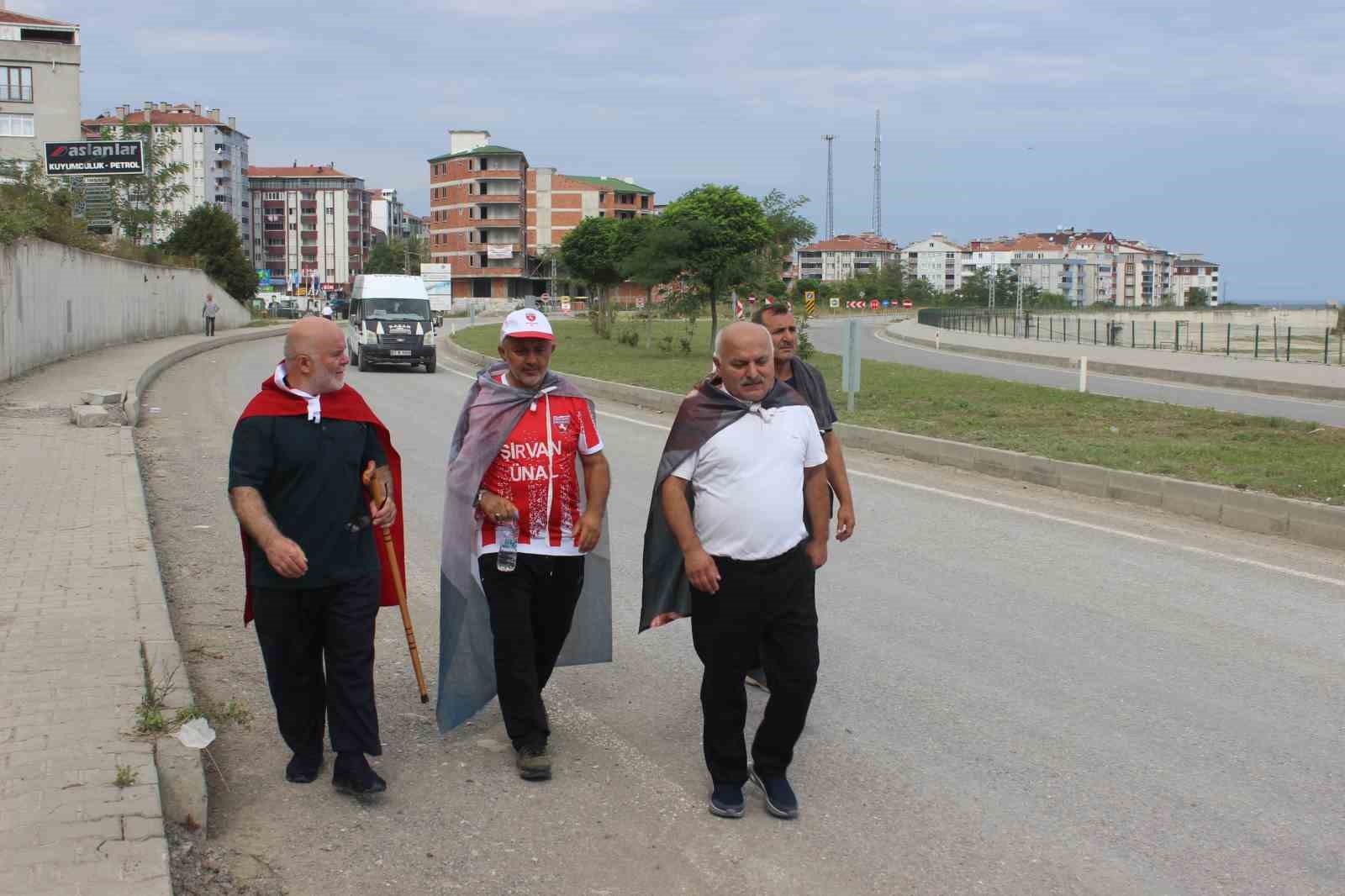 ’Yol’ için Sinop Valiliği’ne yürüyorlar
