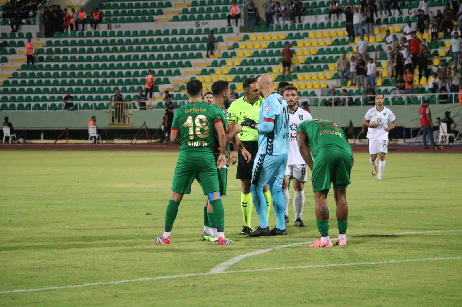 Trendyol 1. Lig: Amed Sportif Faaliyetler: 0 - Kocaelispor: 0 (Maç devam ediyor)
