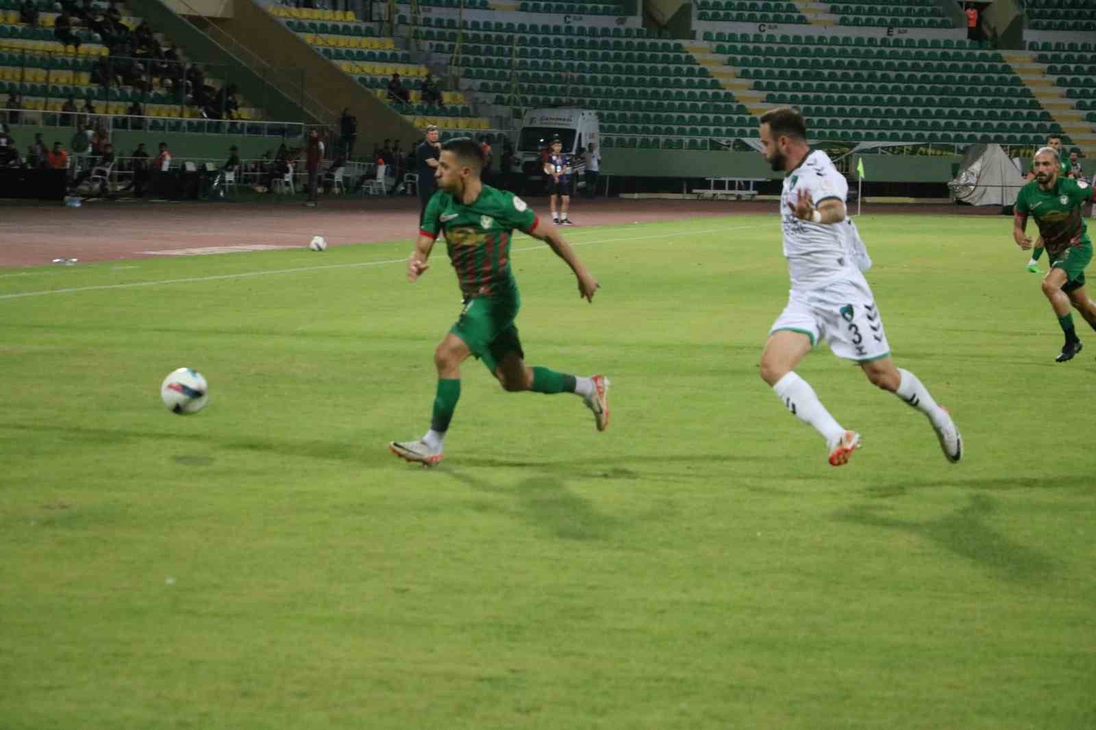 Trendyol 1. Lig: Amed Sportif Faaliyetler: 0 - Kocaelispor: 0 (Maç devam ediyor)
