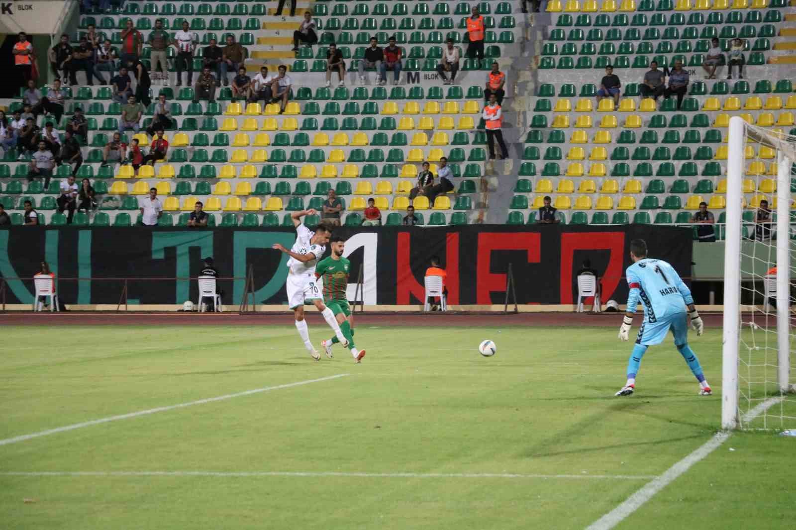 Trendyol 1. Lig: Amed Sportif Faaliyetler: 0 - Kocaelispor: 0 (Maç devam ediyor)
