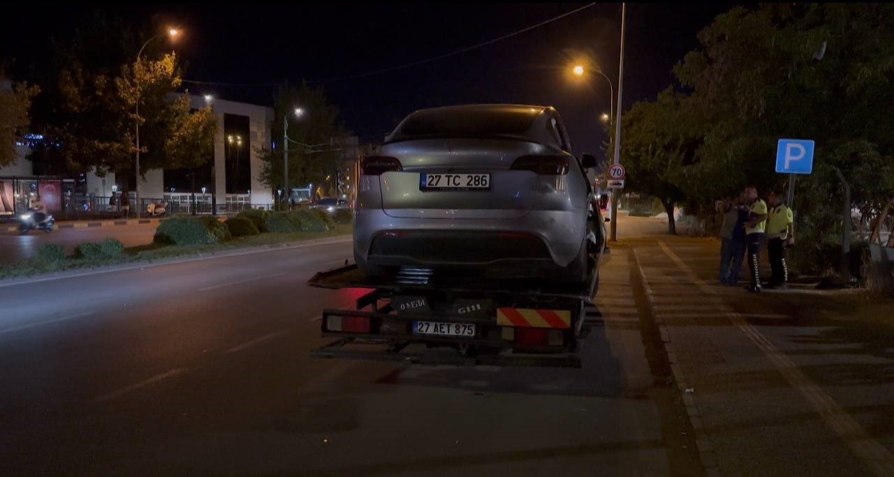 Gaziantep’te lüks araç ile motosiklet çarpıştı: 1 ölü, 1 ağır yaralı
