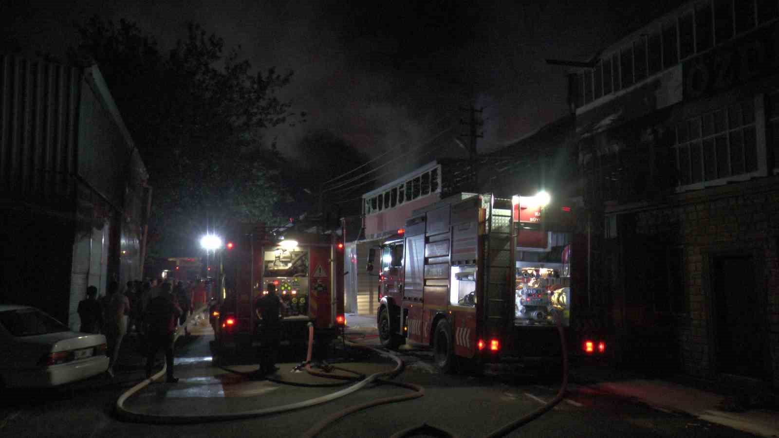 Kayseri’de yangın paniği: 3 iş yeri küle döndü
