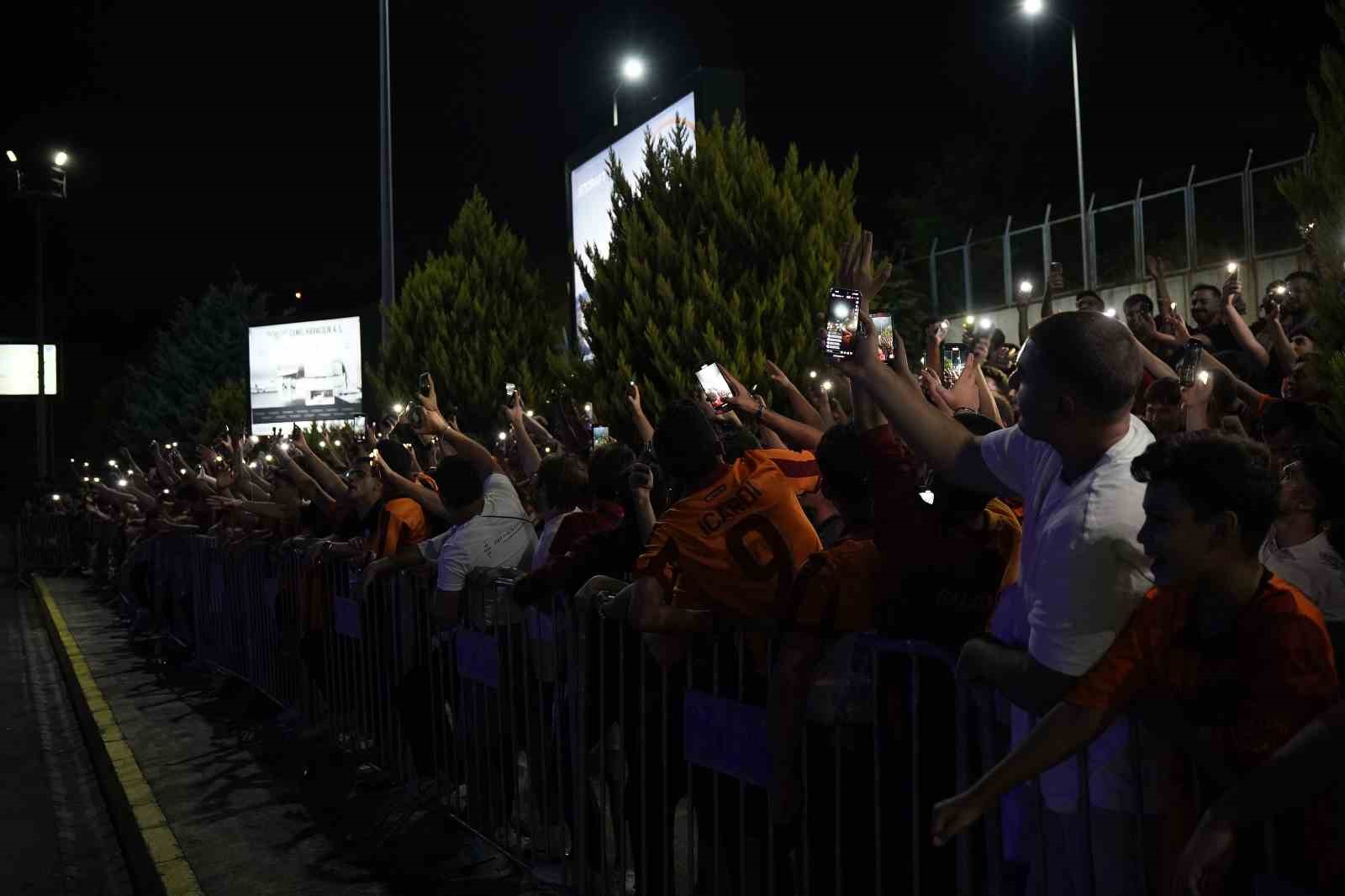 Galatasaray’ın yeni transferi Victor Osimhen, İstanbul’a geldi
