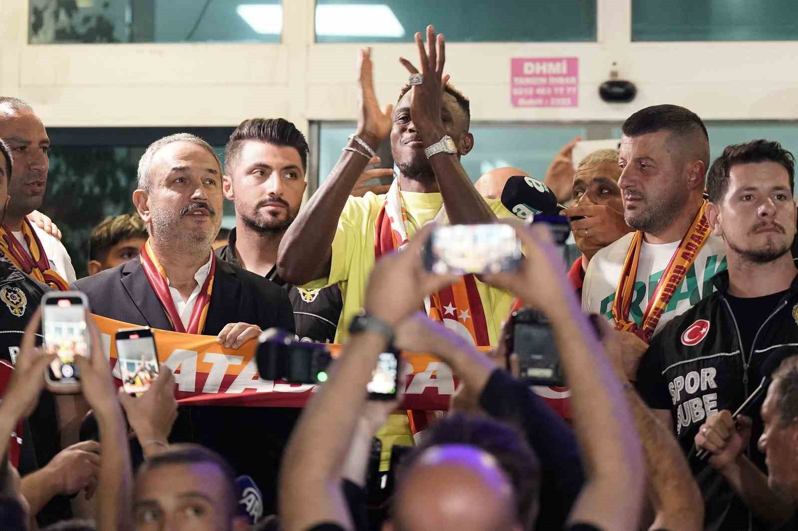 Galatasaray’ın yeni transferi Victor Osimhen, İstanbul’a geldi
