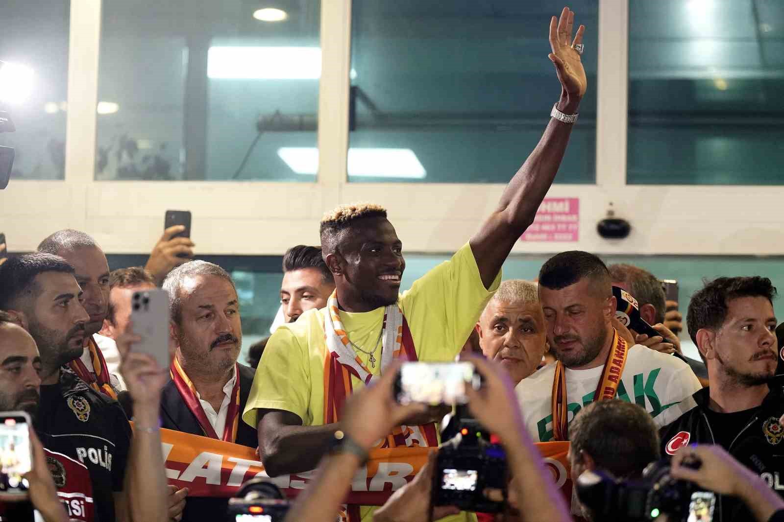 Galatasaray’ın yeni transferi Victor Osimhen, İstanbul’a geldi
