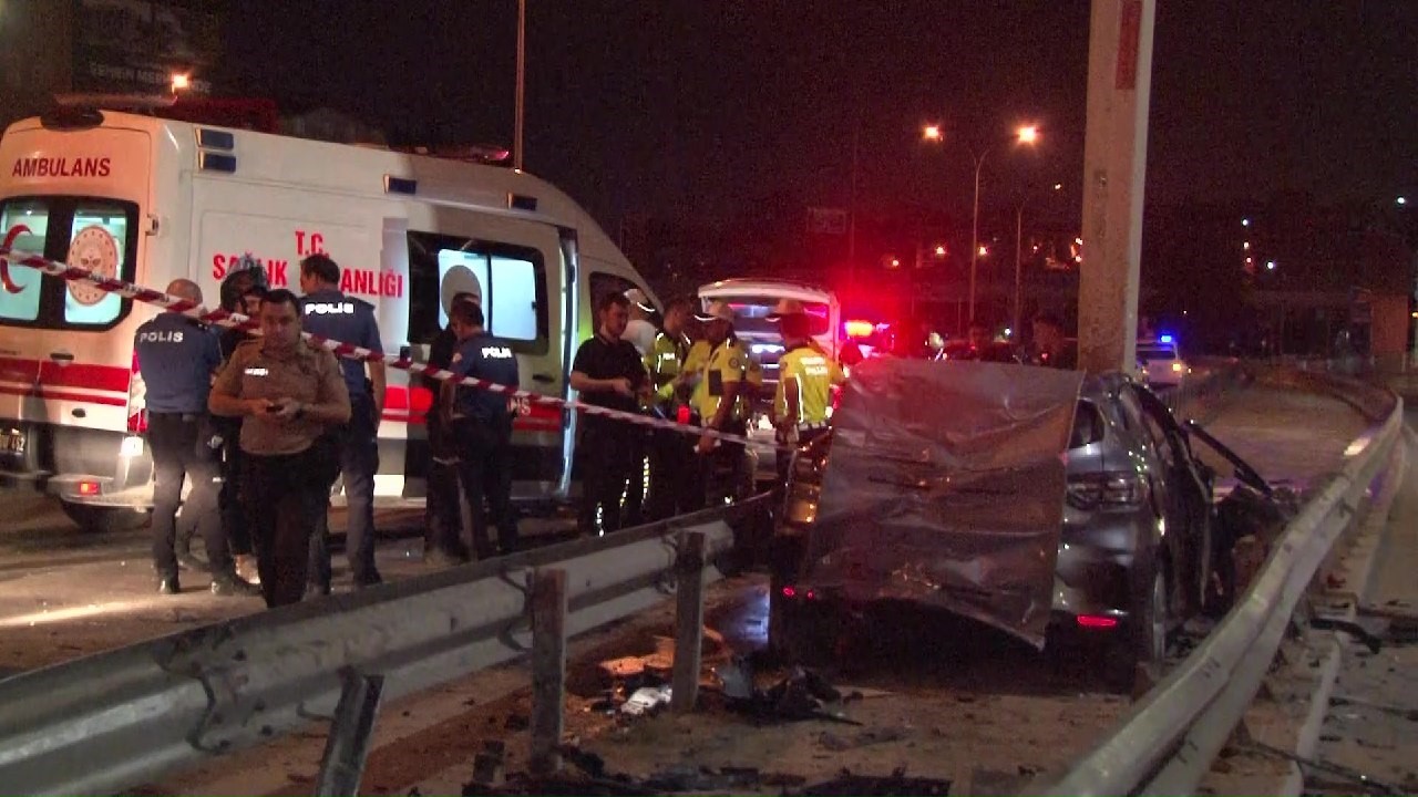 Pendik’te otomobil sürücüsü refüje girdi: 1 ağır yaralı
