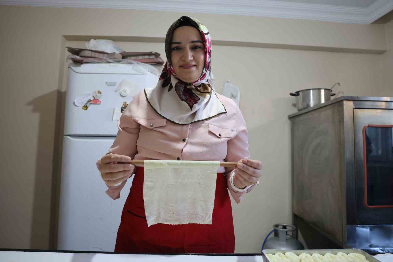 Depremzede çiftin aşk baklavası
