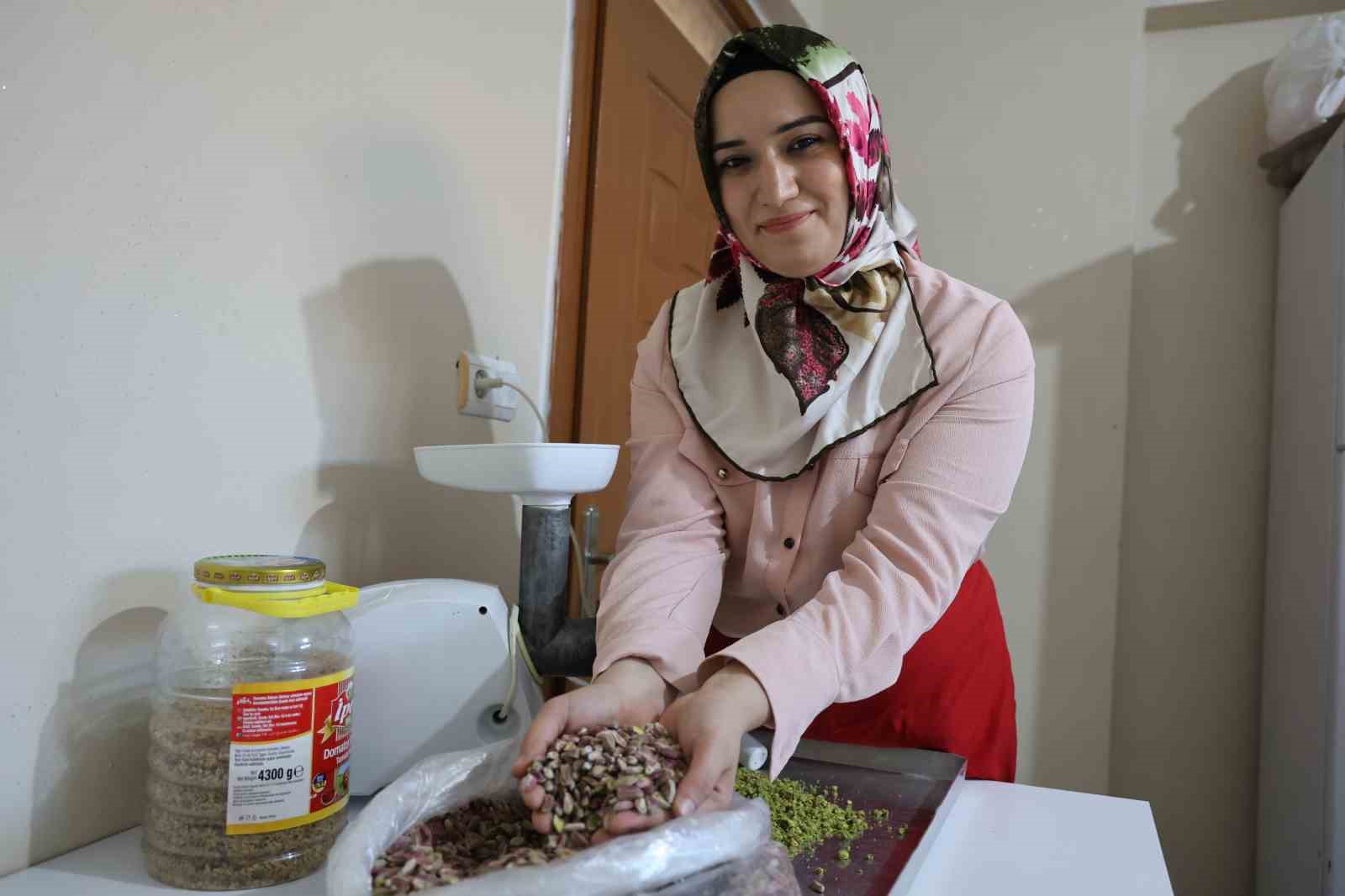 Depremzede çiftin aşk baklavası
