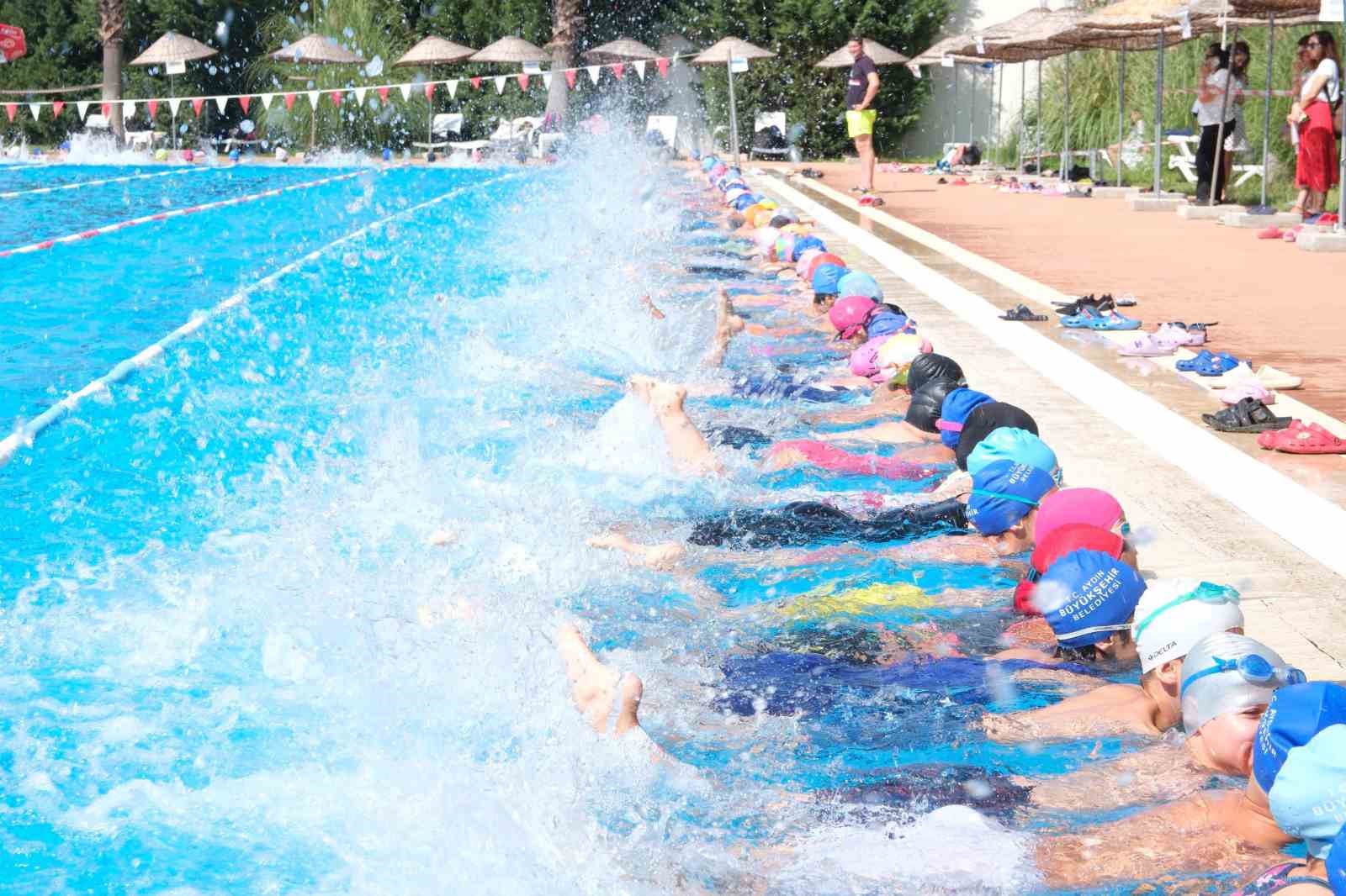 Başkan Çerçioğlu öncü oluyor, çocuklar geleceğe kulaç atıyor
