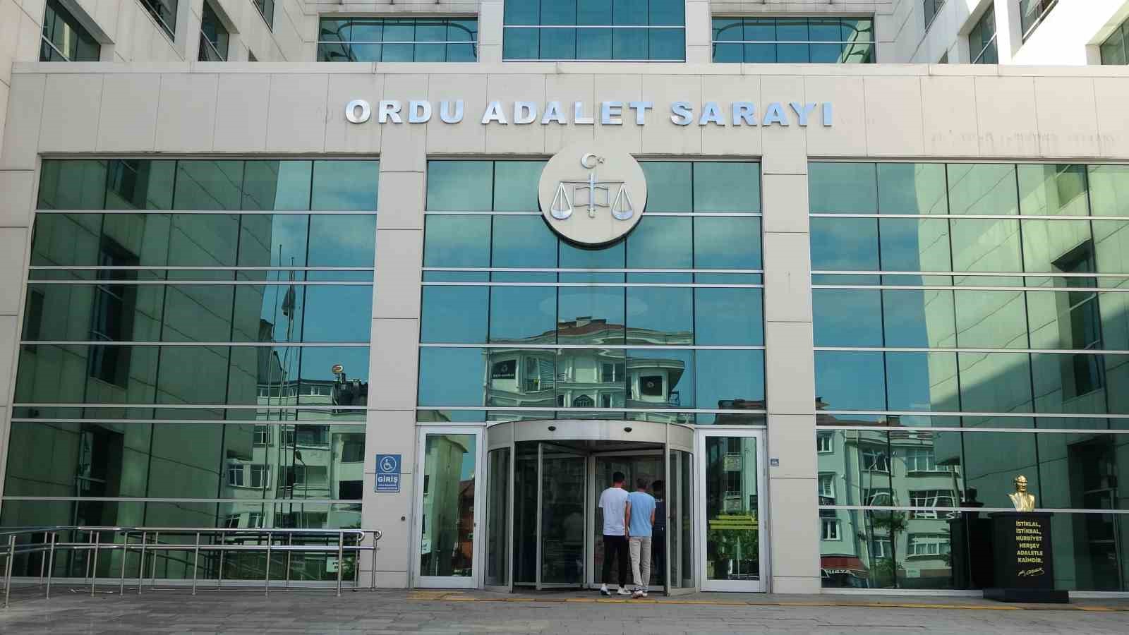 Okul bahçesinde birinci sınıf öğrencisine çarpan öğretmen adliyeye sevk edildi
