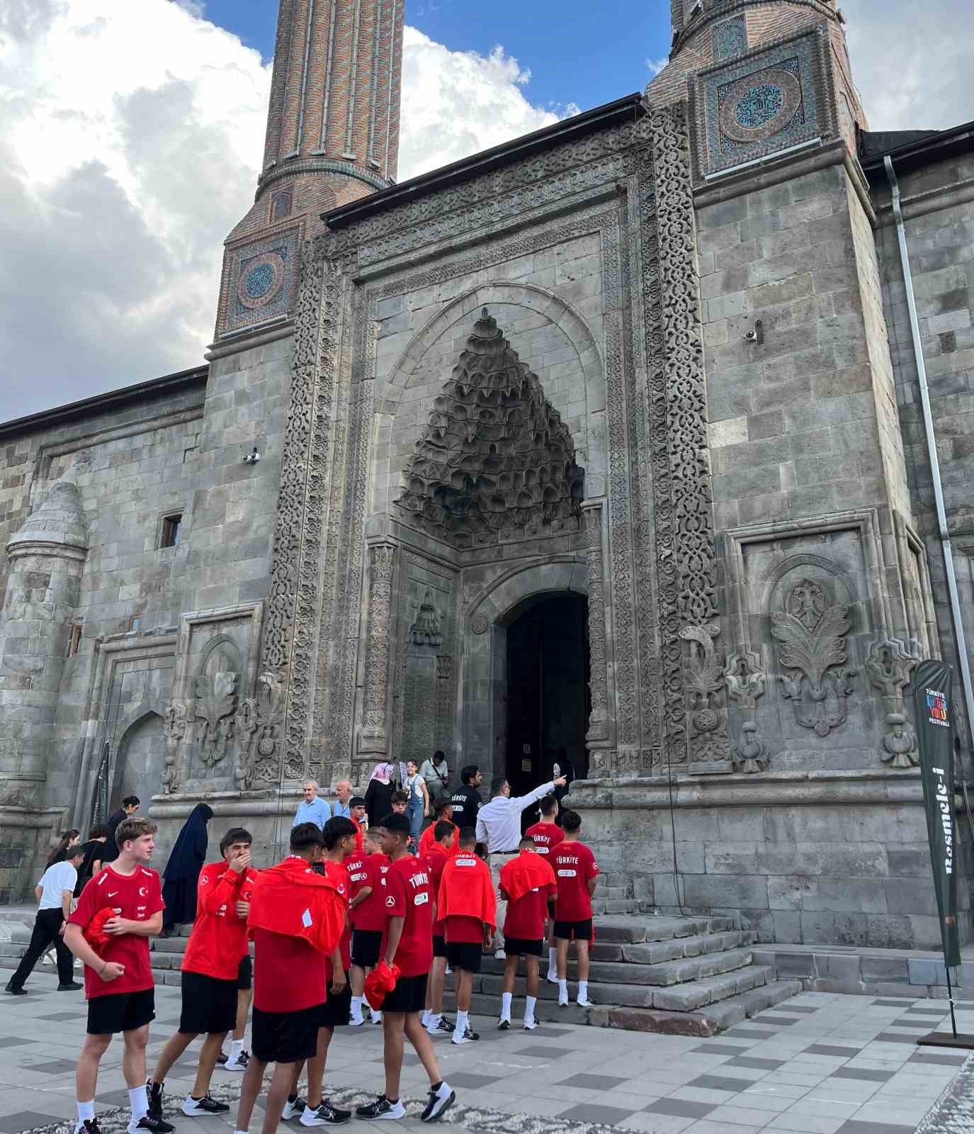 Milliler Erzurum’u doyasıya gezdi
