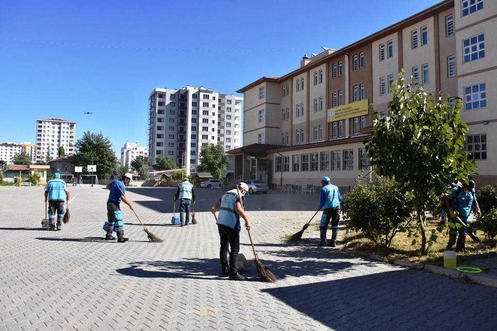 Kocasinan’da okullar öğrenciler için hazırlanıyor
