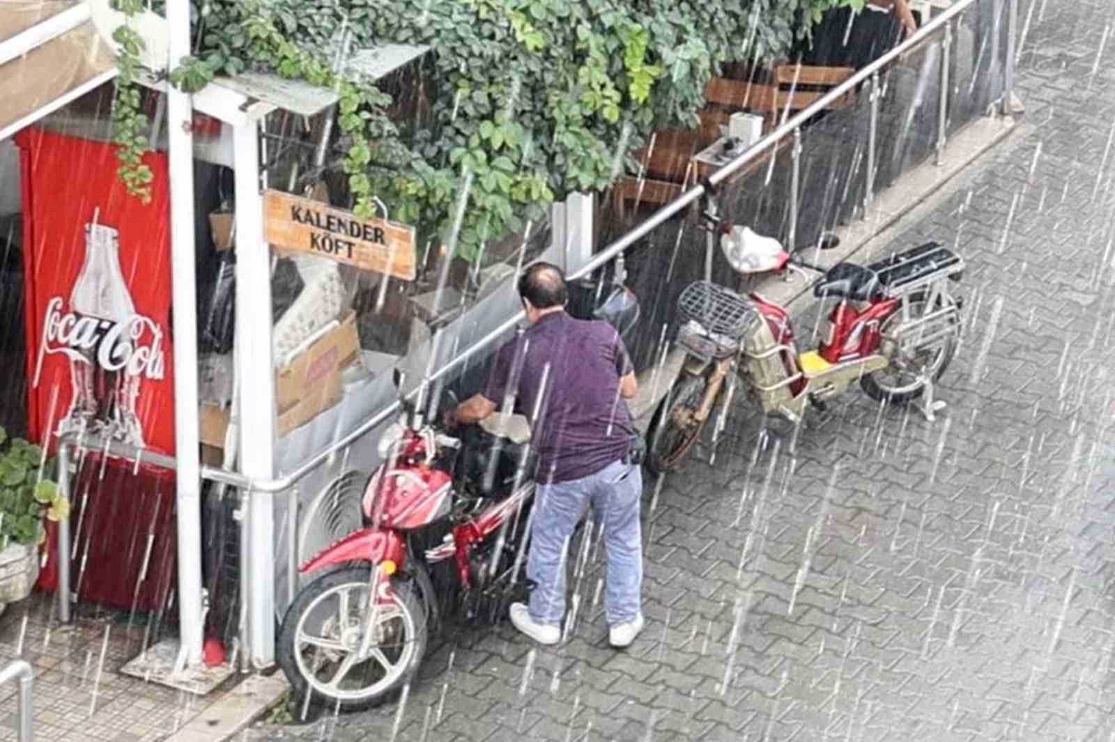 Muğla’da güneşli havada yağmur sürprizi
