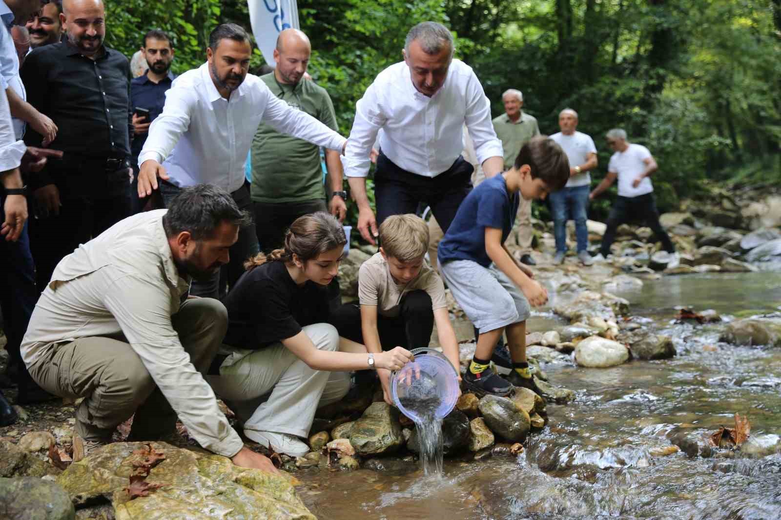 8 bin kırmızı benekli alabalık doğaya salındı
