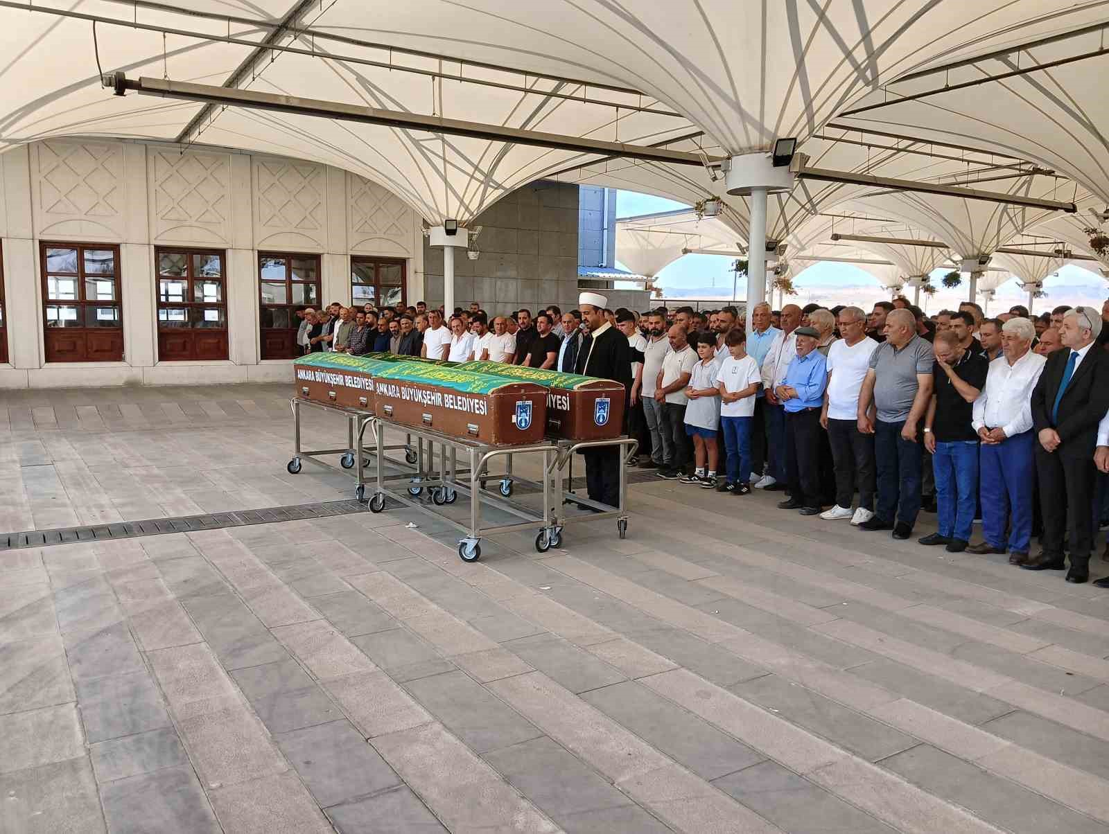 İskele kazasında ölen işçilerin akrabasından ihmal iddiası: “Kemerleri bağlı olmuş olsaydı, ölümcül sonuç olmayacaktı”
