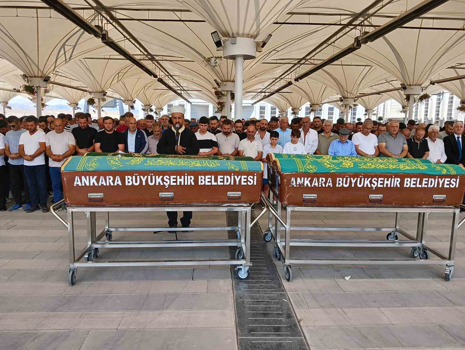 İskele kazasında ölen işçilerin akrabasından ihmal iddiası: “Kemerleri bağlı olmuş olsaydı, ölümcül sonuç olmayacaktı”
