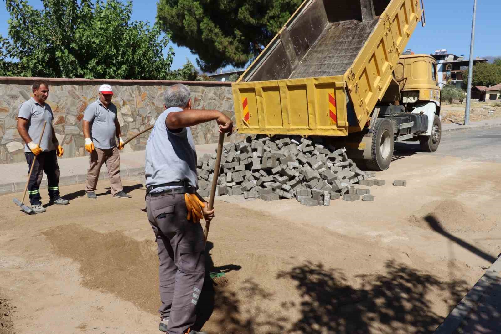 Nazilli’de okul bölgelerine hız kesici kasisler yapıldı
