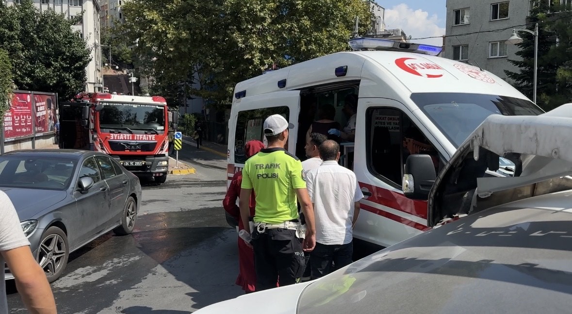 Şişli’de bir plazada yangın paniği
