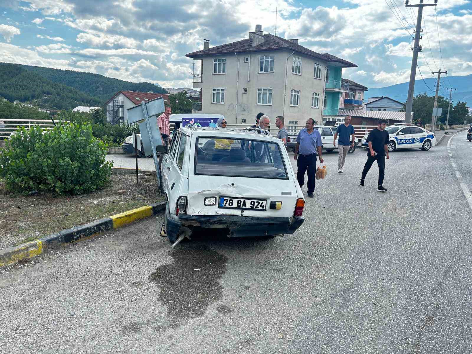 Safranbolu’da iki otomobil çarpıştı: 4 yaralı
