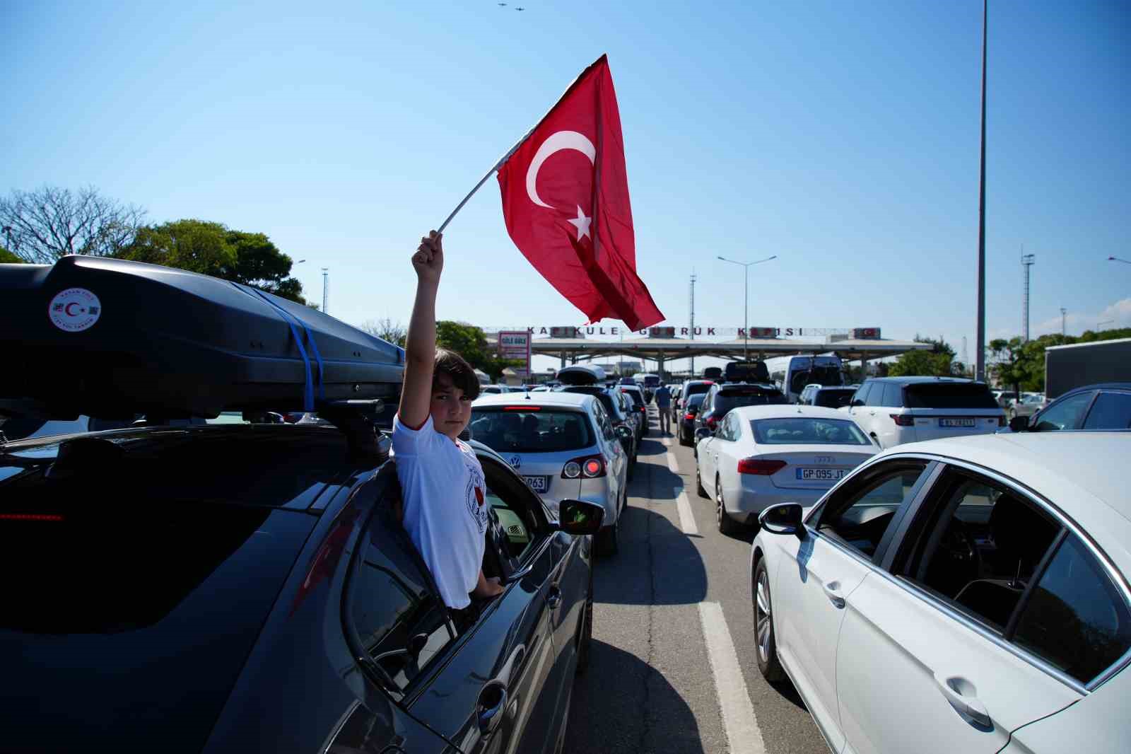 Sınır Kapılarında gurbetçi rekoru kırıldı: 4 milyondan fazla yolcu giriş çıkış yaptı
