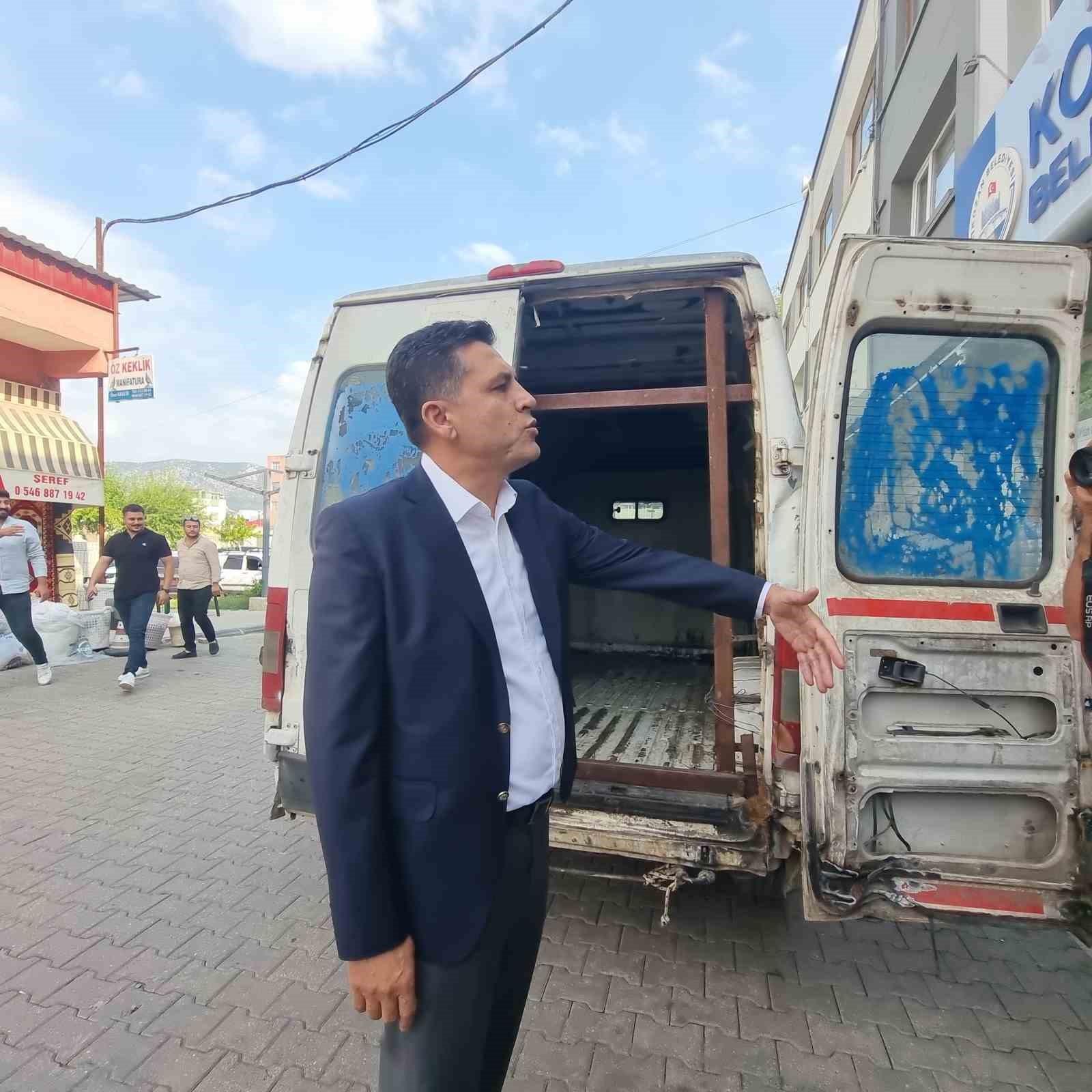 Sokak hayvanları için alınacak araca muhalefetten ret
