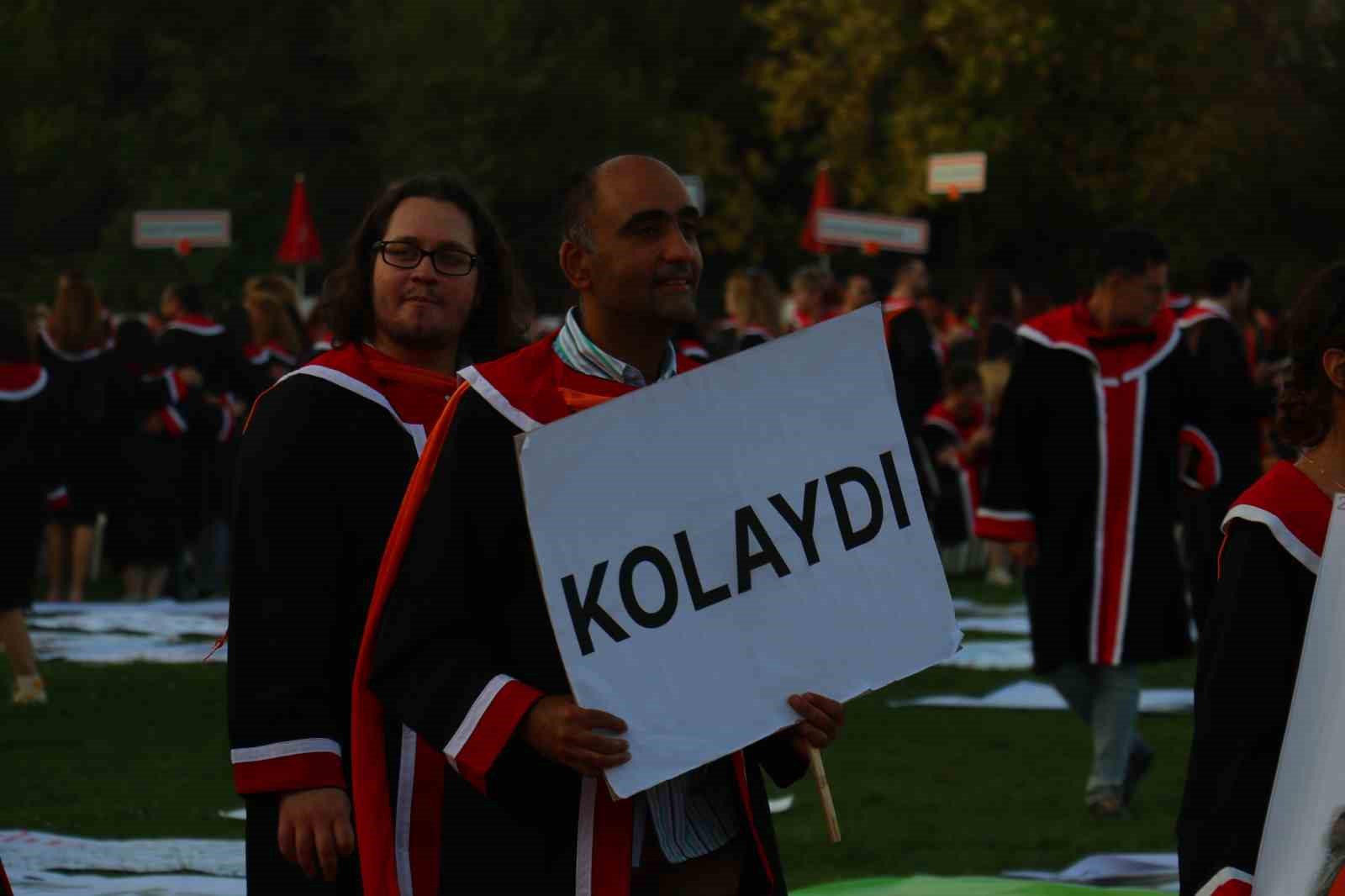 ODTÜ öğrencileri, 2 haftalık Rektör Yozgatlıgil’in konuşmasını sahnenin elektriklerini keserek protesto etti
