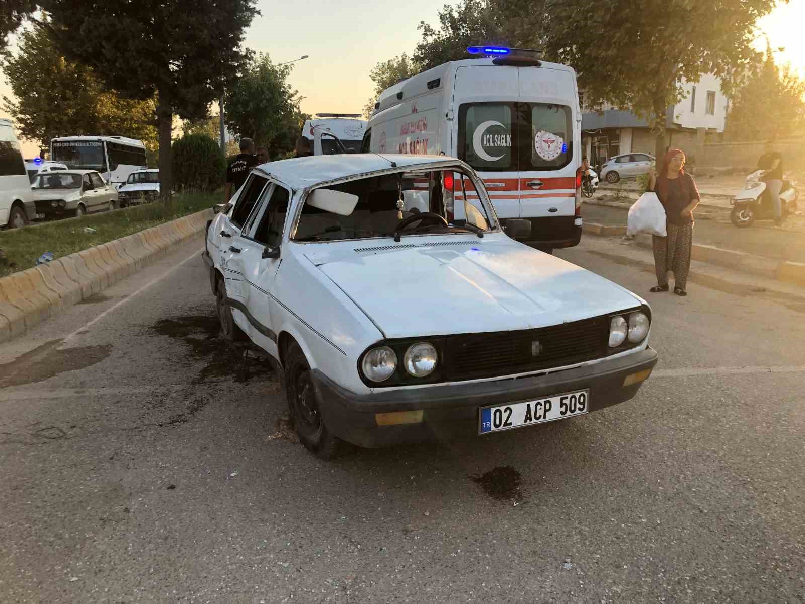 Adıyaman’da iki otomobil çarpıştı: 3 yaralı
