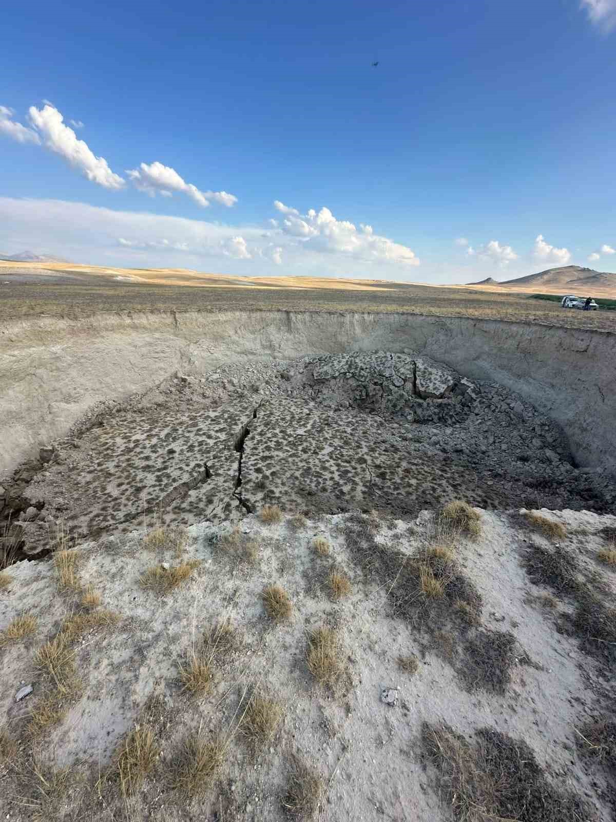 Konya’da 100 metrelik yeni obruk
