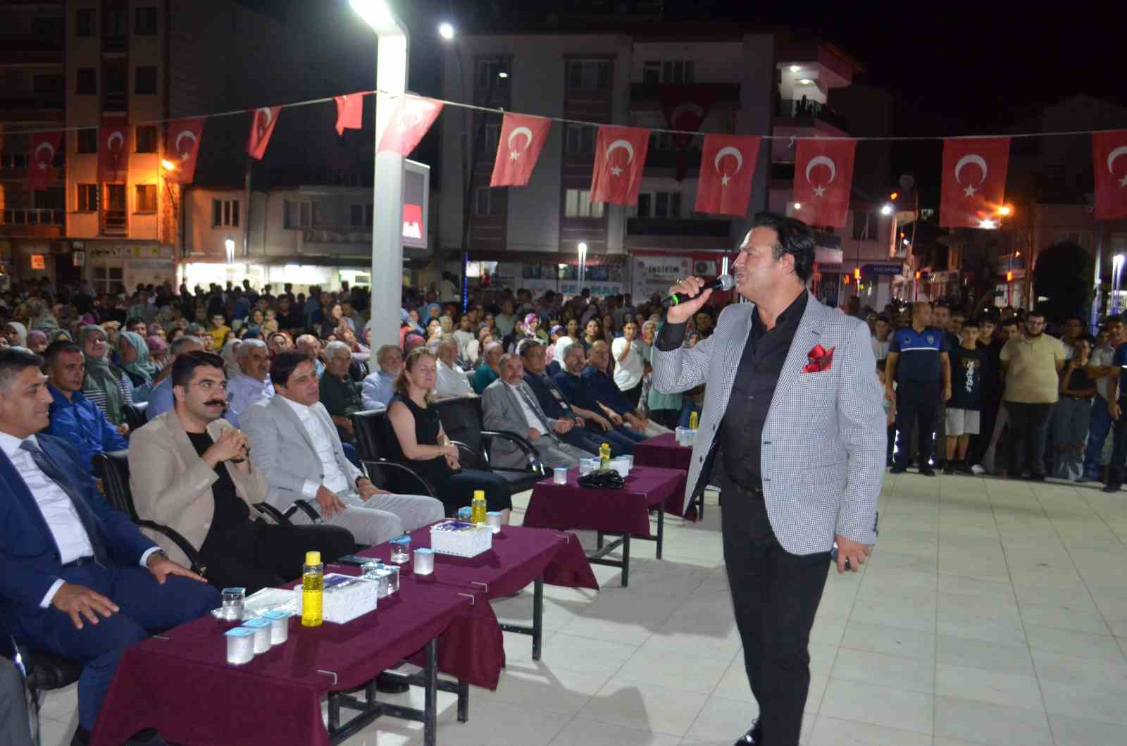 Halk müziği sanatçısı Ali Çakar’dan Selendi’de konser
