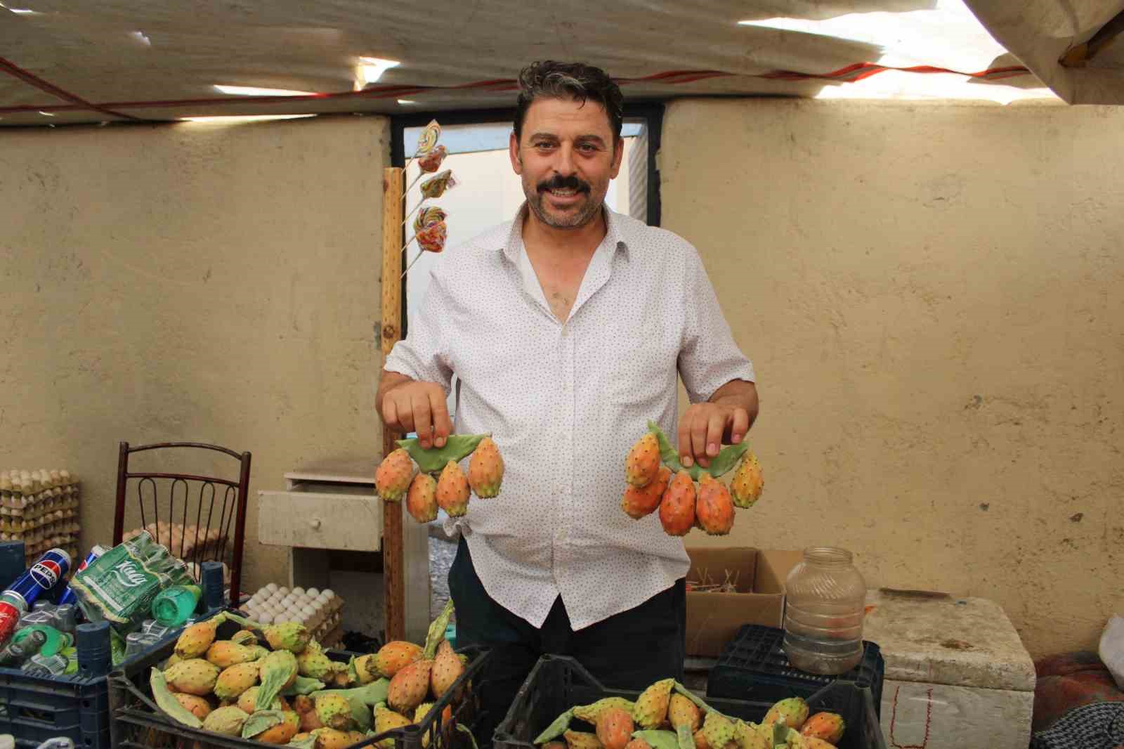 Kaktüs inciri, pazar tezgahlarının ilgi odağı oldu
