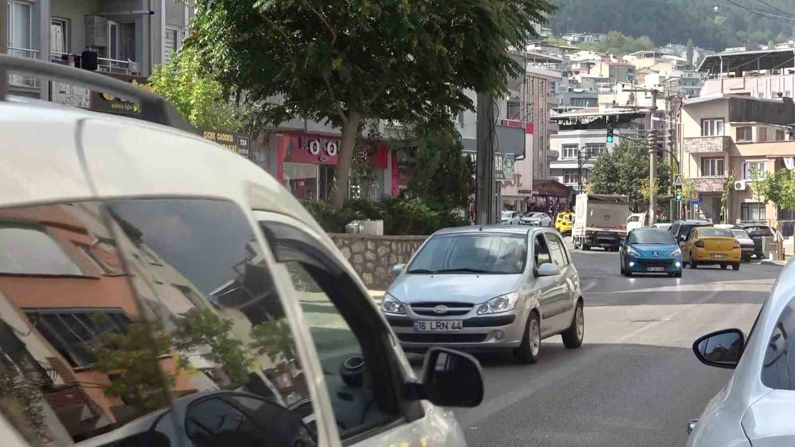 (Özel) Gece park ettiği otomobilini, sabah hasarlı buldu
