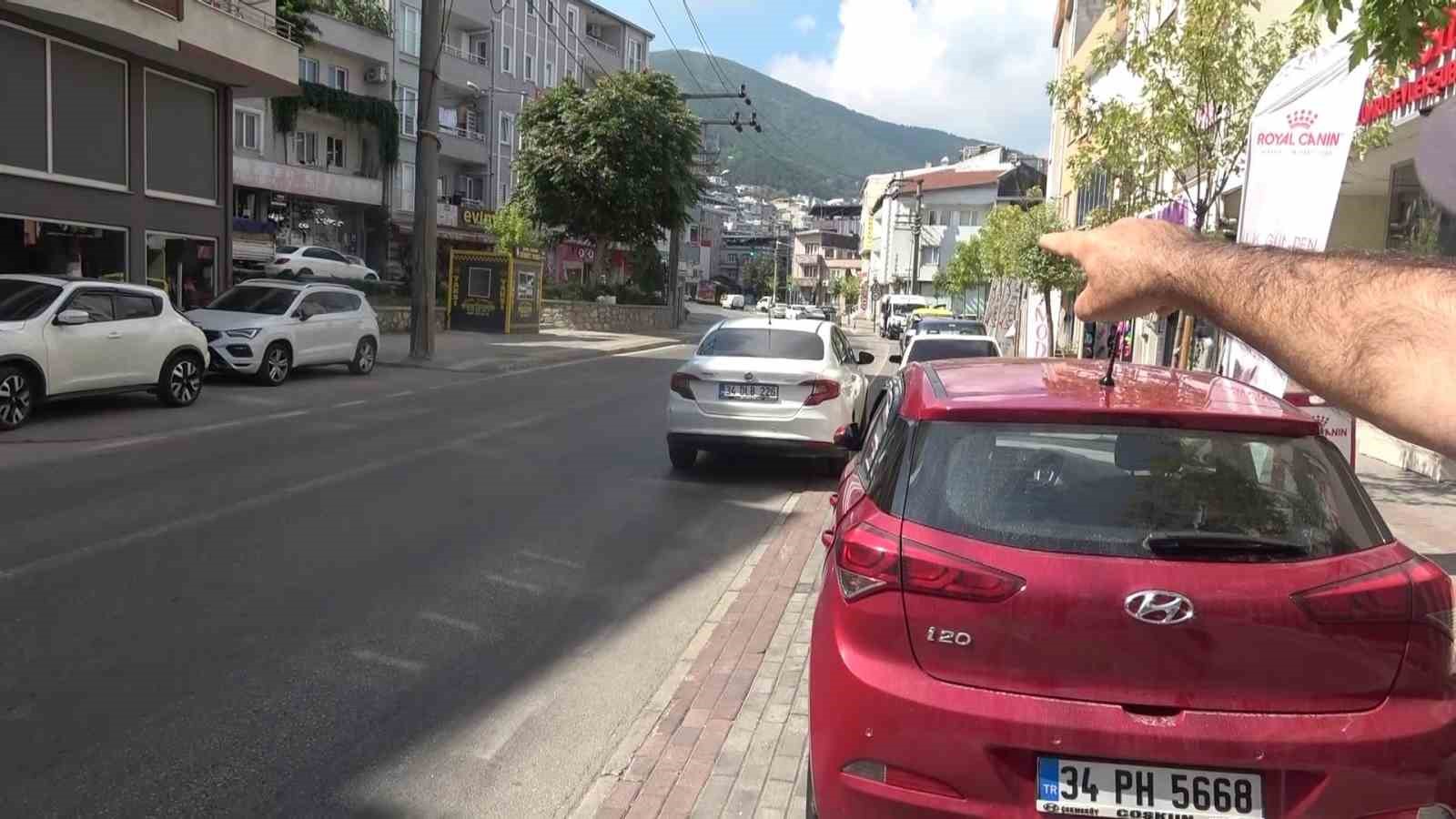 (Özel) Gece park ettiği otomobilini, sabah hasarlı buldu
