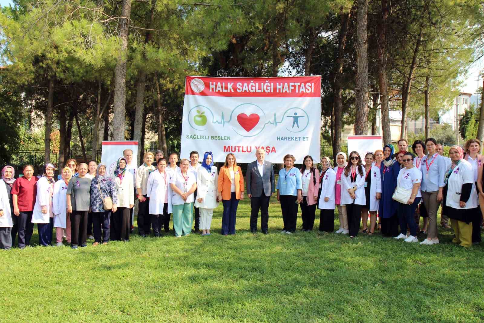 Sağlık çalışanlarına ziyaret edilerek halk haftası kutlandı
