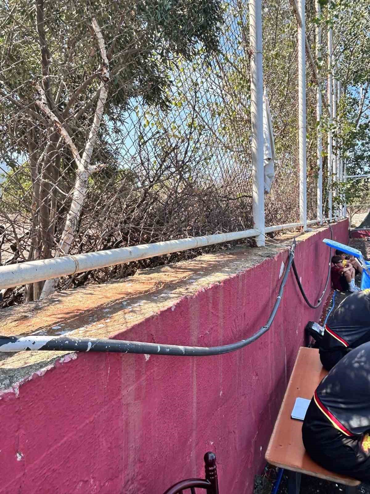 Narlıdere’deki Ali Artuner Stadyumu harabeye döndü
