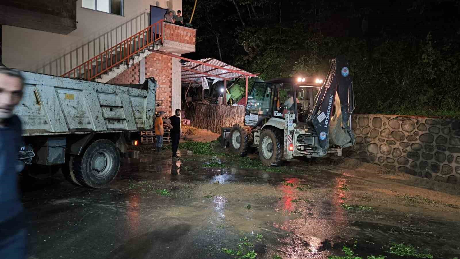 Trabzon’da sağanak yağış etkili oldu
