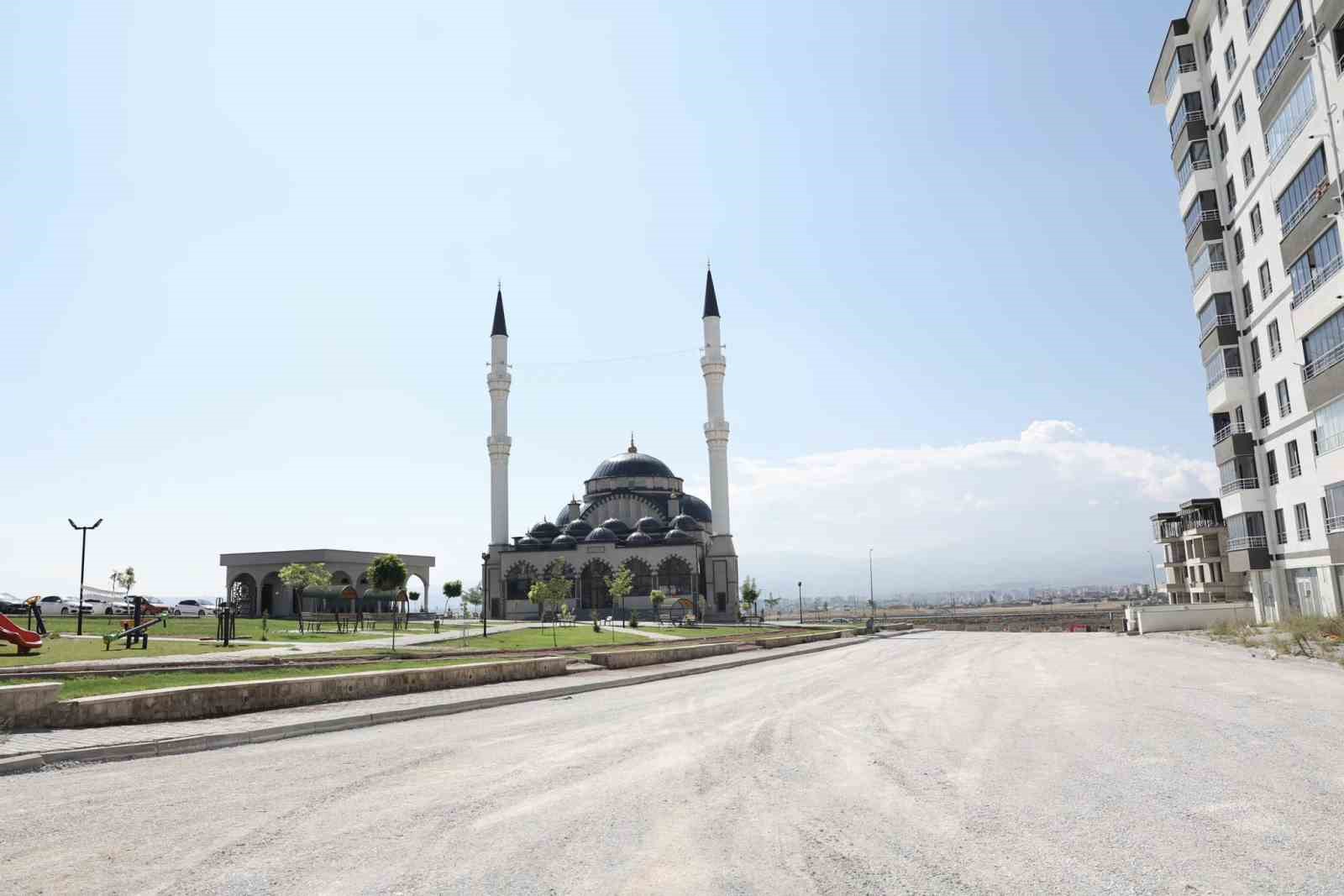 Başkan Çolakbayrakdar, “Hemşehrilerimize daha nitelikli bir yaşam için çalışıyoruz”
