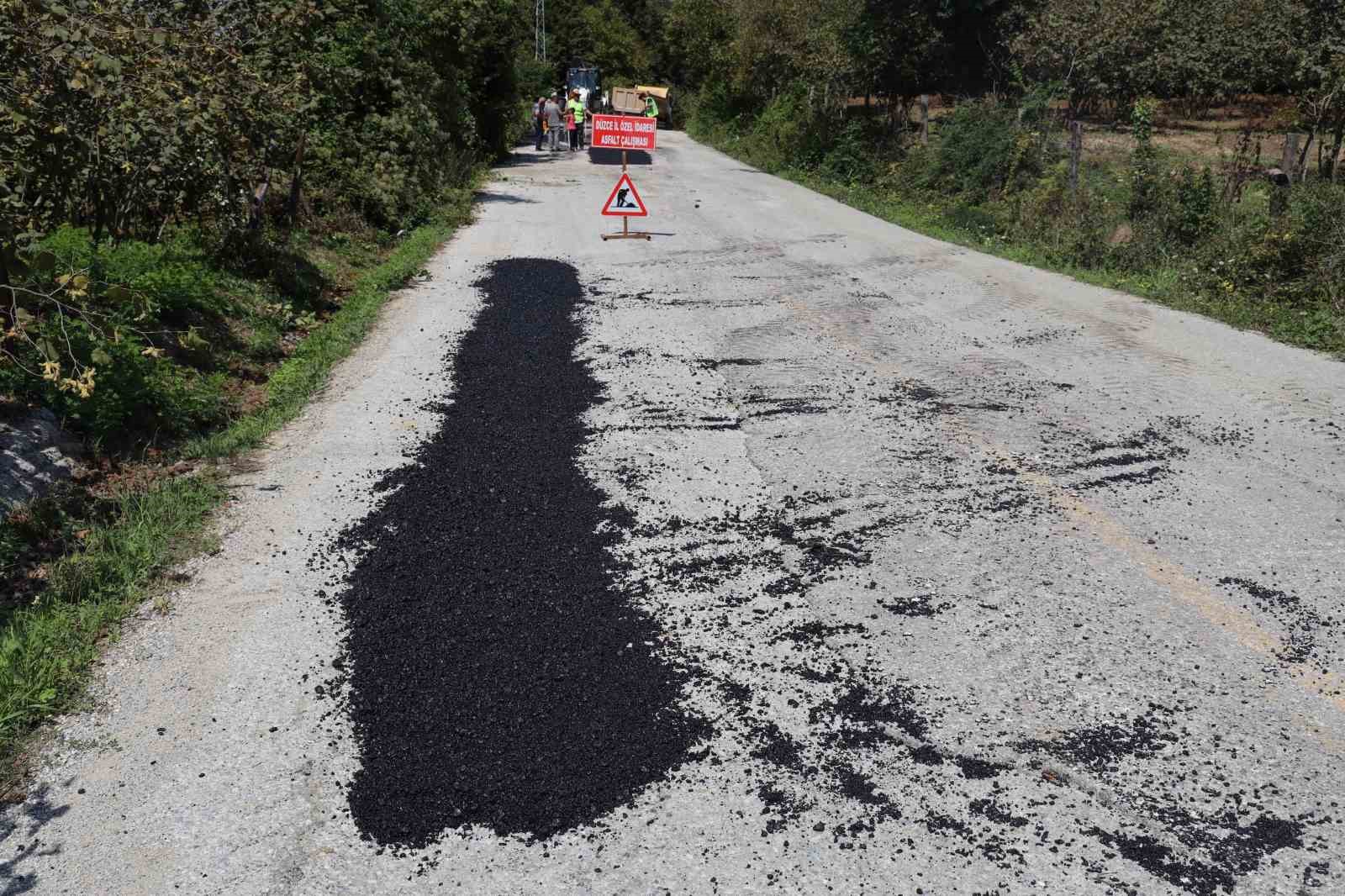 Köy yollarında yama
