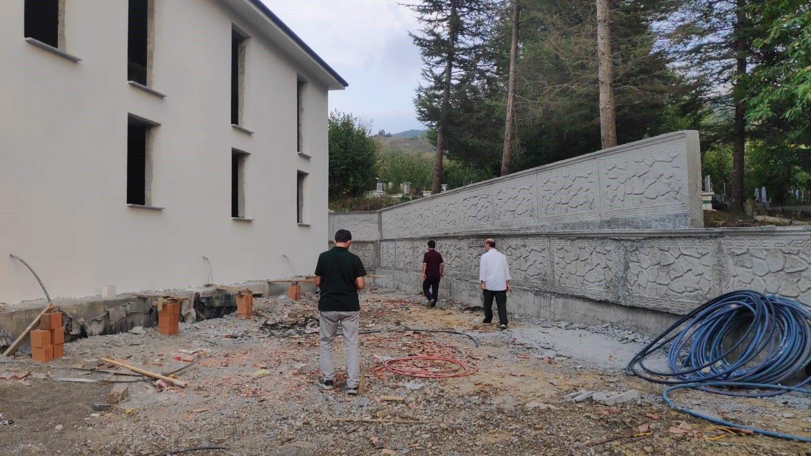 Deprem sebebi ile yıkılan caminin yerine yenisi yapılıyor
