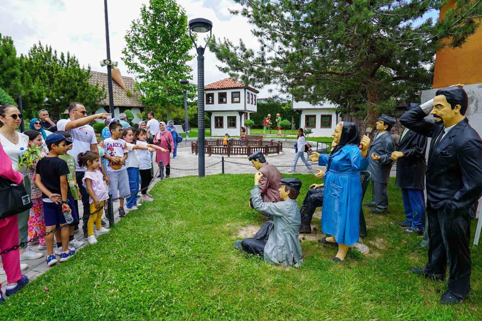 Konya’da yaz tatilinin gözdesi yine 80 Binde Devr-i Alem Parkı oldu
