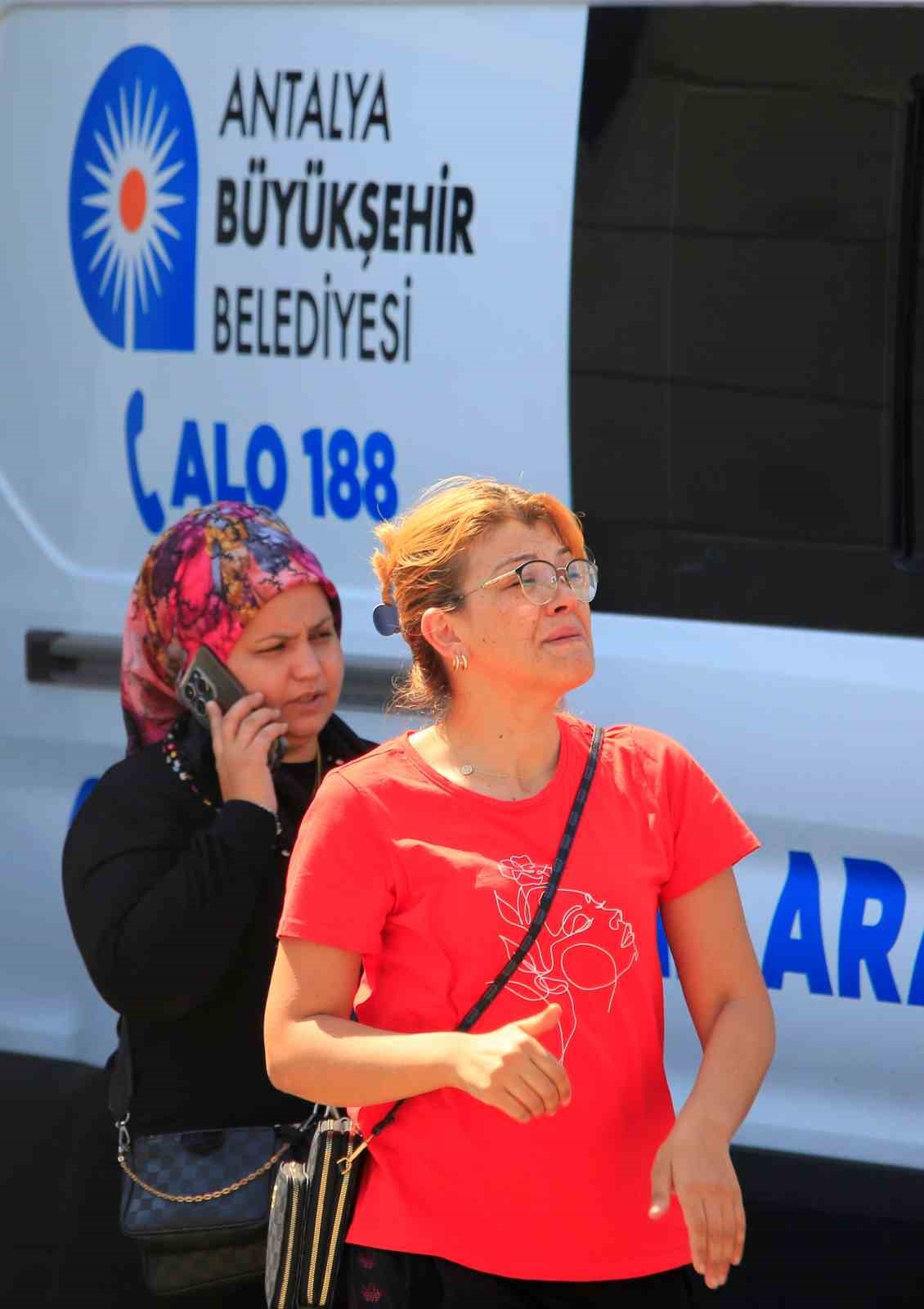 Kurşunların hedefi olan baba ve oğlunun cenazesini kızı teslim aldı
