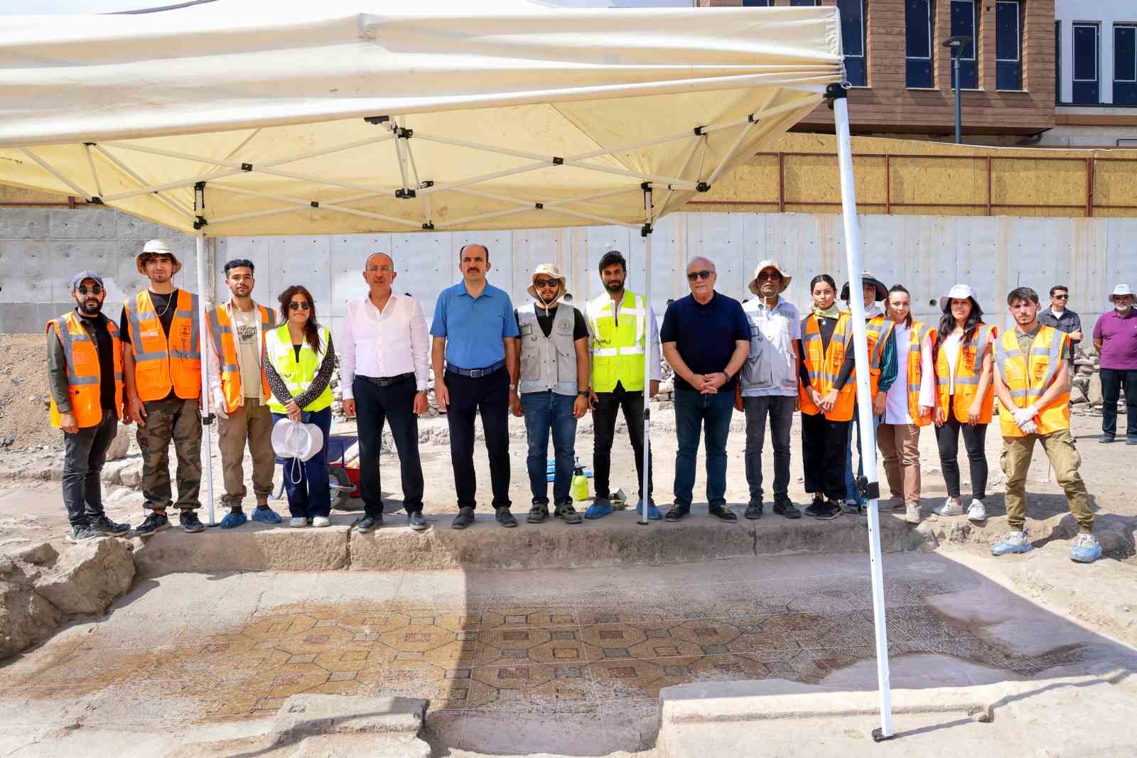 Konya merkezde gün yüzüne çıkarılan 5. yüzyıla ait mozaik ve eserler turizme kazandırılıyor
