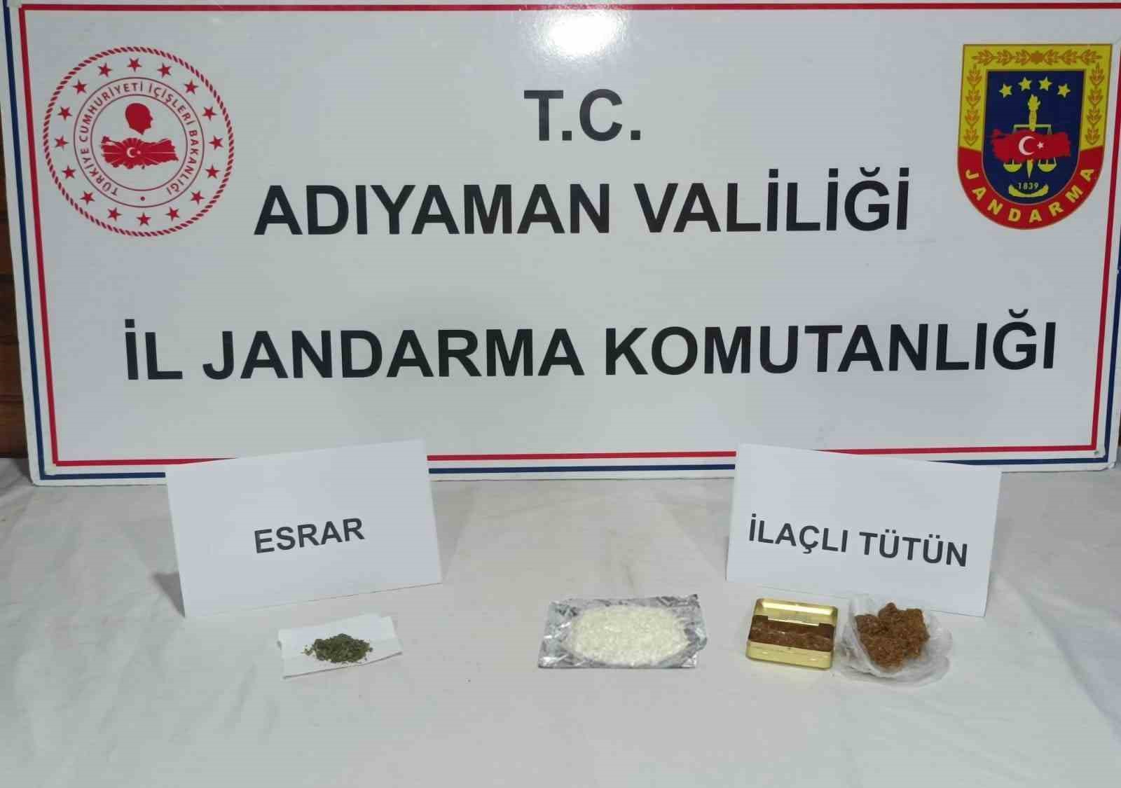 Jandarma ekipleri uyuşturucu tacirlerine göz açtırmıyor
